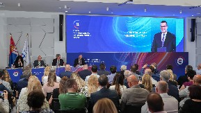 PKS LANSIRALA 9 AI ALATA: Srpskoj privredi na raspolaganju digitalni asistenti 24/7