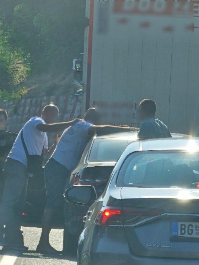 OVAKO JE POLICIJA SPREČILA TERORISTE BLOKADERE: Pogledajte kako su ih uhvatili i šta su jednom pronašli u stanu! (FOTO)