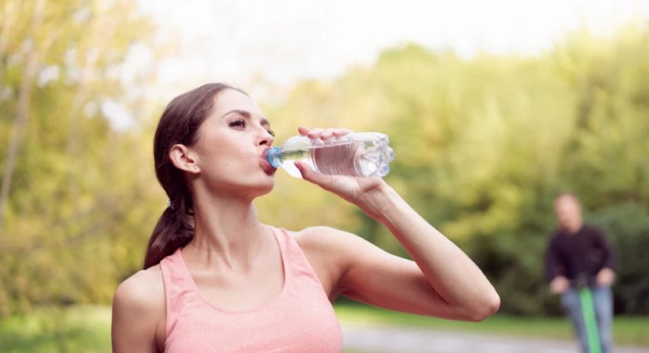 VODA NIJE NAJZDRAVIJE PIĆE? Doktor otkriva u kom slučaju je treba izbegavati, jedna stvar može biti problematična