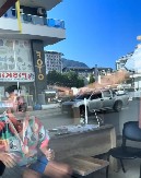 PRETUČEN PEVAČ, LICE MU U PODLIVIMA! Tvrdi da ga je napalo pet muškaraca: "Nije mi dobro"