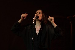 TEŠKO BOLESNA, NIJE JOJ LAKO Pevačica konačno operisana, ovu vest niko nije očekivao