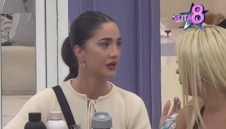 OVU FOTKU BI RADO SPALILA DA MOŽE! Evo kako je Anđela Đuričić izgledala pre svih operacija, niko je ne bi prepoznao!