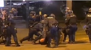 ZAPADNA DEMOKRATIJA NA DELU:  Tuku, guše, pucaju – ovako se razbijaju protesti na Zapadu (VIDEO)