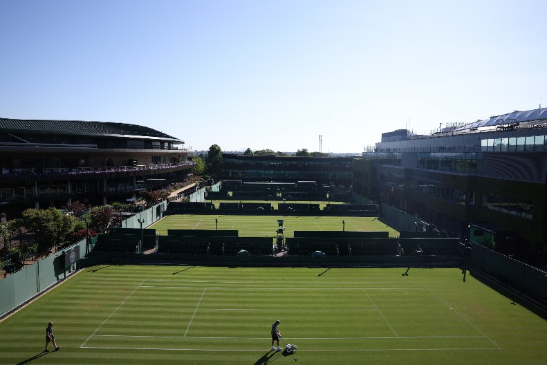 ISTORIJA ISPISANA NA VIMBLDONU Šok u Londonu: Grend slem šampion ispao u prvom kolu