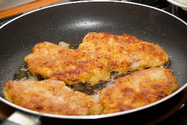 NIMALO SE NE PRESUŠI, A TOLIKO HRSKAVO DA NE MOŽE BITI BOLJE Evo šta treba da dodate u sastojke kada pohujete meso