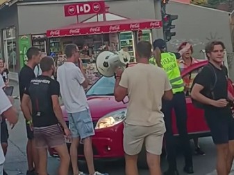 BLOKADERKA PROBALA DA PROBIJE BLOKADU Za njih ne važe sopstvena pravila (FOTO)