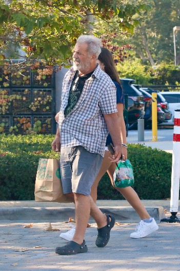 MEL GIBSON ZANEMEO PRED ČUDOM NA SVETOJ GORI Isplivao najnoviji snimak glumca u Hilandaru, evo sa čim se suočio