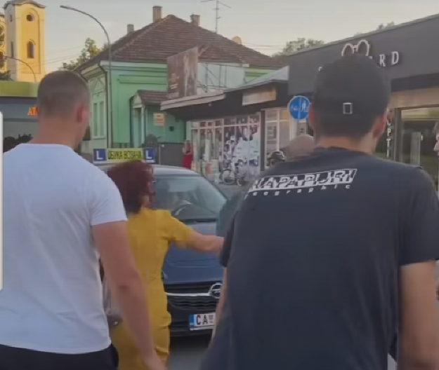 BLOKADE SAOBRAĆAJNICA U ČAČKU PRERASLE U MALTRETIRANJE GRAĐANA Podrška im se topi na  plus 40 stepeni (VIDEO)