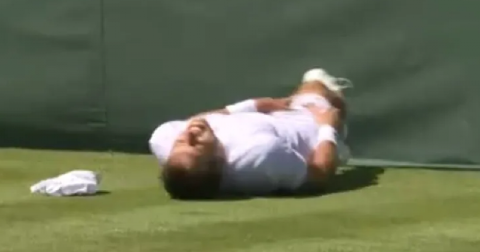 UŽASNE SCENE NA VIMBLDONU Međedović ležao na travi, kukao od bolova, stravičan pad Hamada, a onda predao meč