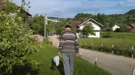 KUĆU IM JE PODIGAO, A ONI MU UNIŠTILI ŽIVOT! Tragična priča deke (89) iz BiH koji je proteran iz svog doma (VIDEO)