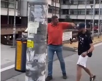 KRAJ BLOKADE U JEDNOJ REČENICI:  Policajac viknuo, blokader pobegao kao vetar! (VIDEO)