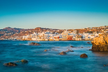 JELENA NUDI BESPLATAN PUT, HRANU I SMEŠTAJ NA MORU Ima samo jedan uslov