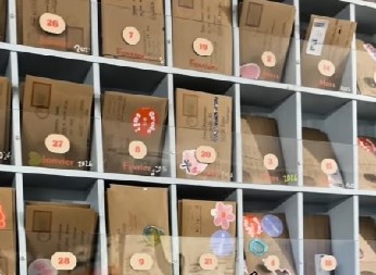 NEOBIČNA PARISKA RAZGLEDNICA KOJA STIŽE I ZA 20 GODINA U ovom kafiću popijete kafu i pošaljete sebi pismo u budućnost (VIDEO)