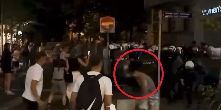 PRAVO LICE BLOKADERSKIH NASILNIKA Zalete se na policiju, gađaju pa KUKAVIČKI BEŽE (VIDEO)