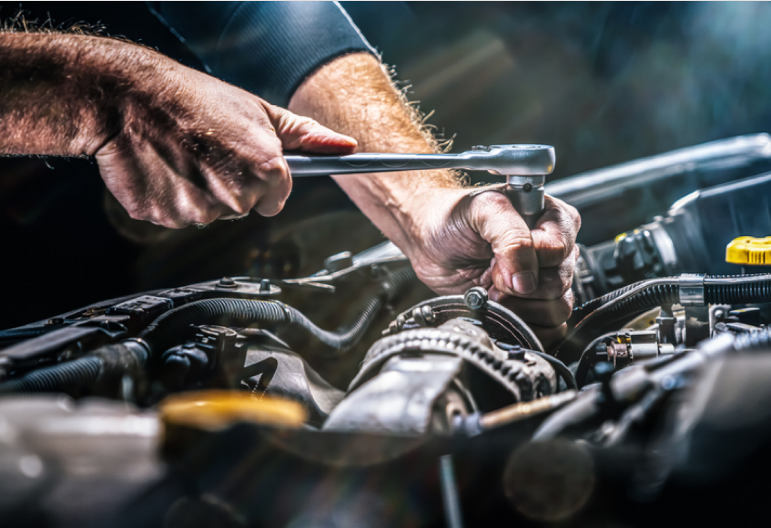 DODAŠ PARA, KUPIŠ POLOVNJAKA Za zamenu svećica, tražili mu 1.300 evra