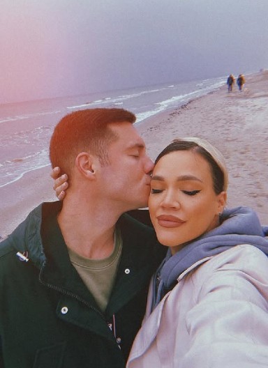 EVO SA KIM SE PROVODI MUŽ MARIJE MIKIĆ USRED RAZVODA Jovan ne skida osmeh sa lica, javno pokazao sve (FOTO)