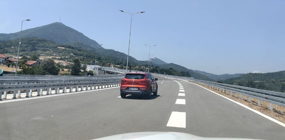 PUT KAO PISTA! Prva vozila na novoj deonici auto-puta Miloš Veliki krenula u 12 časova
