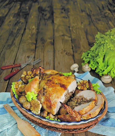 PUNJENO PEČENO PILE Gurmanski ručak koji pomera granice dobrog ukusa, ukućani će stajati u redu za još