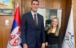 "MILICA GLUŠICA NIJE UPOTREBILA FIZIČKU SILU NITI PREMA JEDNOM LICU" Kešelj: Časno je obavljala službenu dužnost (FOTO)