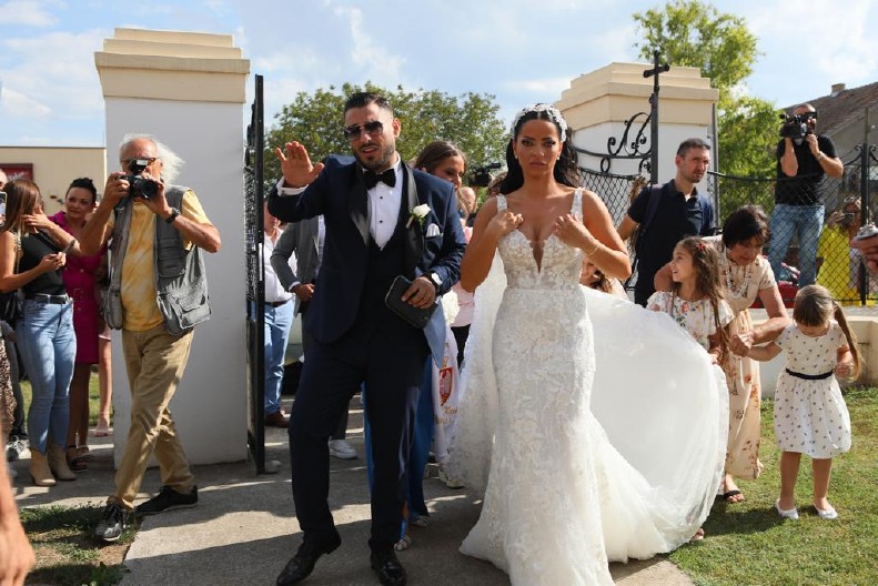 KATARINA PROGOVORILA O RAZVODU! Darko Lazić sa koferom u ruci napušta porodični dom! (FOTO)