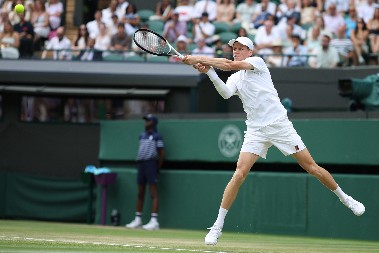 "POVREĐENI" SINER RAZNEO AMERIKANCA Italijan obmanuo sve, pa ušao u polufinale Vimbldona