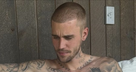 SRPKINJE MOMENTALNO PALE U TRANS Džastin Biber ponovo šokira, dosadilo mu da tera inat, sada je u ovom fazonu