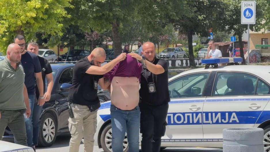 MASKIRANI MUŠKARCI PRETUKLI I OPLJAČKALI MLADIĆA IZ TUTINA USRED BELA DANA Dvojica uhapšena, ostali u bekstvu