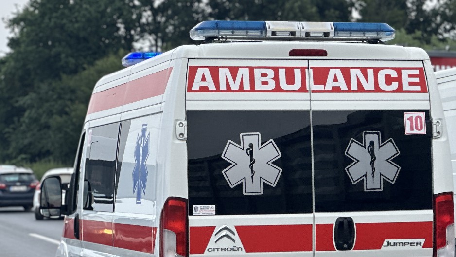 DETE (10) POVREĐENO U LANČANOM SUDARU KOD NOVOG OBRENOVAČKOG PUTA  Uviđaj u toku