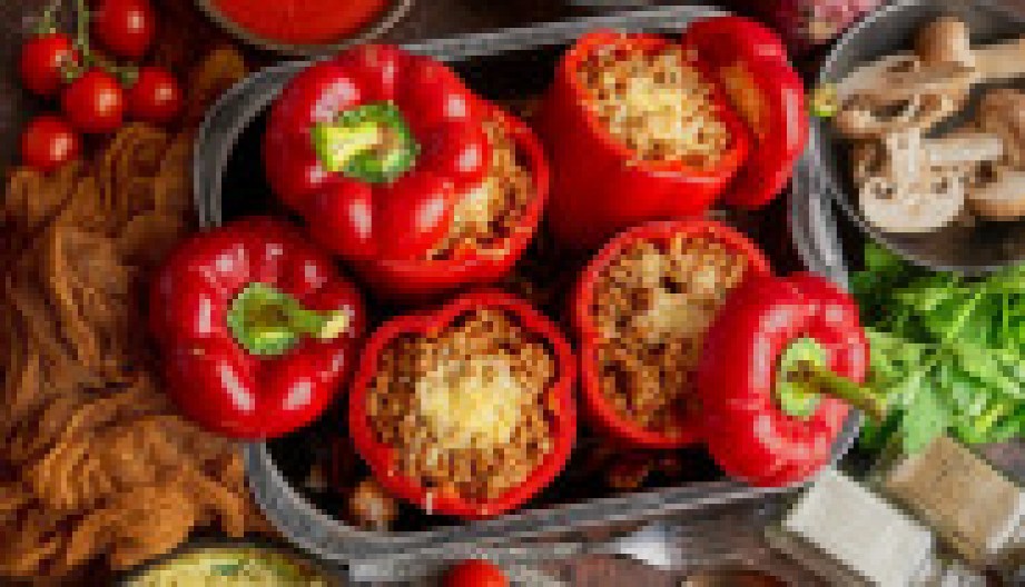 PUNJENE PAPRIKE SA SLANINOM Recept sa kanala bakina kuhinja koji garantuje gastronomski užitak u svakom zalogaju