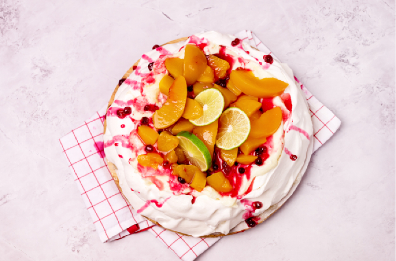 PAVLOVA TORTA SA BRESKVAMA Lagana letnja poslastica ukusa koji budi sva čula