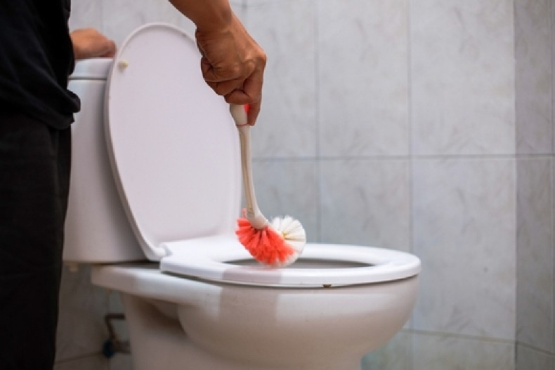 KOLIKO ČESTO MENJATE ČETKU ZA WC ŠOLJU?  Kada budete čuli kada je vreme za novu, verujemo da vam neće biti svejedno