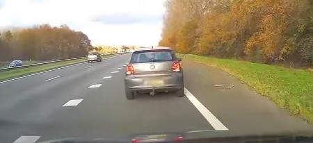 JEZIVA SCENA NA AUTO-PUTU Video je onesvešćenu ženu za volanom, a onda je učinio NEZAMISLIVO - snimak obišao planetu! (VIDEO)