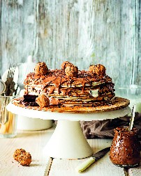 TORTA SA PALAČINKAMA ZA NEDELJU KOJA SE PAMTI Dekorativna i preukusna, a topi se u ustima