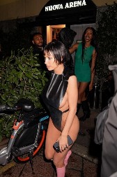 CRNA BJANKA, PA JEDNOG DANA ĆE TVOJA DECA VIDETI TE FOTOGRAFIJE!  Osvanuli najvulgarniji kadrovi Kanjeove žene do sada