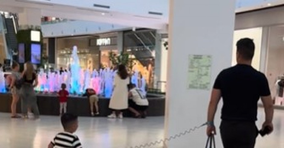 DA LI JE OVO NORMALNO? Snimak oca i deteta u tržnom centru šokirao javnost, svi komentarišu ISTU STVAR! (VIDEO)