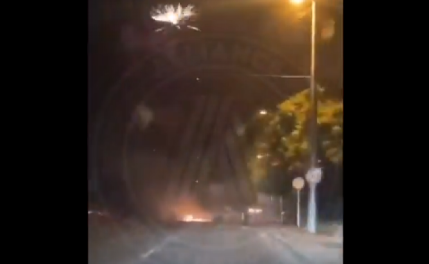 "ZONA BEZAKONJA" U CENTRU EU: Gerilski napad na policiju uz eksplozije i krv (VIDEO)