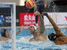 SVET GLEDA Sa istoka stiže slika: Potapanje Amerike!