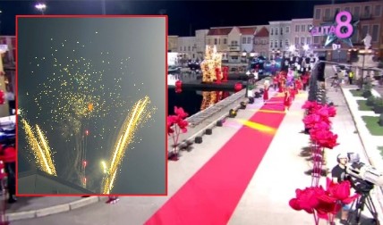 POČELO FINALNO VEČE ELITE Mitrovići u Šimanovcima priredili spektakularan vatromet (VIDEO)