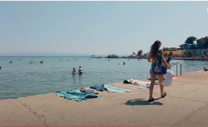 U GRČKOJ MOŽEŠ RUČATI ZA TE PARE Hrvati prekrdašili sa cenama - Turisti zgroženi, ledena kafa za 7 evra, sobe bez prozora 500