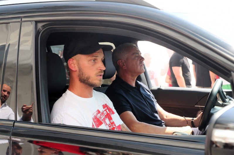 POZNATO ZBOG ČEGA ARNAUTOVIĆ NIJE DAO IZJAVU NA AERODROMU Evo gde se Marko odmah uputio sa Zvezdanom Terzićem