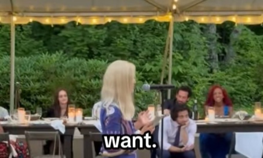 NEVIĐENI SKANDAL NA SVADBI Nepozvana žena upala na venčanje, a kada je dohvatila mikrofon, MLADOŽENJA SVE PRIZNAO! (VIDEO)