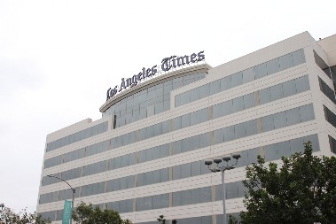 ULOŽIO JE 500 MILIONA DOLARA U POSRNULE NOVINE Milijarder sada izlazi na berzu – „Vreme je građani postanu vlasnici“