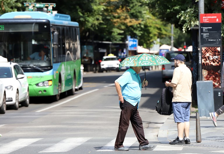 UPOZORENJE ZA OVU GRUPU GRAĐANA Ne izlazite napolje između 11 i 17h – visoke temperature mogu biti OPASNE