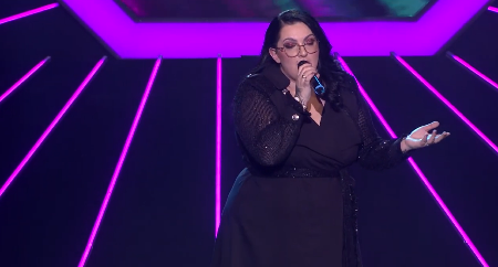 ĆERKA POZNATE PEVAČICE PALA SA KROVA Ustanovljene su joj teške telesne povrede, bila u komi 10 dana