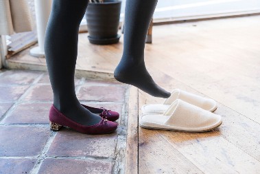 "TO RADE SAMO ONI BEZ PARA I OBRAZOVANJA" Večita rasprava o izuvanju u gostima podelila Srbe, a sad se i Evropljani svađaju!