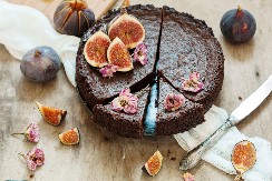 JEDNOSTAVNI KOLAČ SA SMOKVAMA Sve se samo pomeša i peče, a pomera granice dobrog ukusa