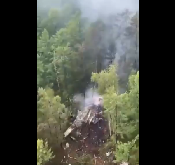 AVION KOJI SE SRUŠIO U RUSIJI JE BIO TEHNIČKI ISPRAVAN Olupina snimljena iz vazduha, pojavili se i detalji o posadi (VIDEO)