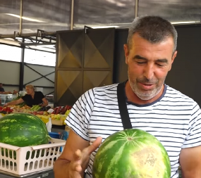 TOPI SE ASFALT, A LUBENICA MLAKA? Evo domaćinskog trika da je ohladite za 15 minuta – bez frižidera