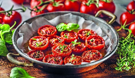 PEČENI PARADAJZ SA PARMEZANOM Lagano letnje jelo koje će vas oduševiti ukusom