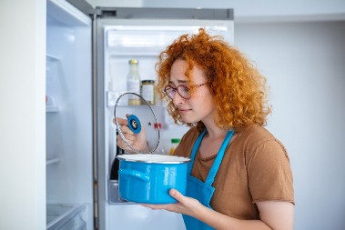 TOPLU HRANU U FRIŽIDER? Svi čekamo da se ohladi, mislimo da je rizično, a evo šta kažu eksperti